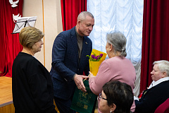 Ветеран СВО Эдуард Шонов отметил значимость Международного женского дня на празднике в Перово